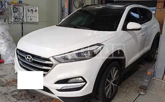 Photo 2 of 33: 2017 Hyundai Tucson, VIN KMHJ381ABHU321872 — Korean insurance auction