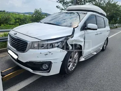 Photo 1 of 8: 2017 Kia Carnival, VIN KNAME81ABHS253625 — Korean insurance auction