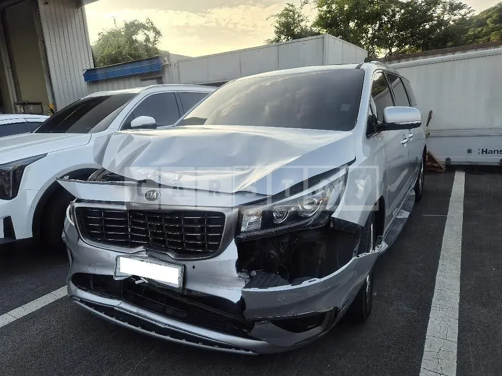 Photo 2 of 20: 2018 Kia Carnival Limousine, VIN KNAME81ABKS486263 — Korean insurance auction