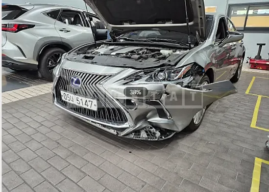 Photo 2 of 7: 2019 Lexus ES300h — Korean insurance auction