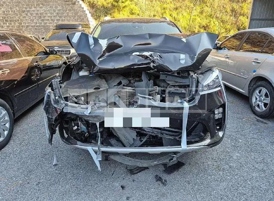 Photo 2 of 6: 2017 Kia Sorento — Korean insurance auction