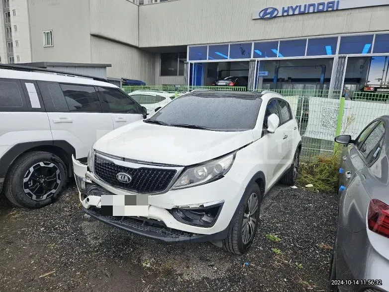Photo 2 of 10: 2014 Kia Sportage R — Korean insurance auction