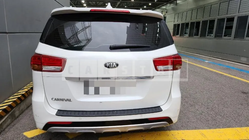 Photo 2 of 13: 2016 Kia Carnivals — Korean insurance auction