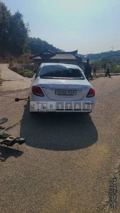 Photo 1 of 9: 2018 Mercedes-Benz E220 d 4Matic, VIN WDDZF0FB9JA464274 — Korean insurance auction