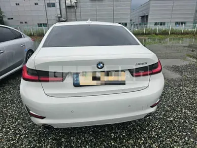 Photo 1 of 4: 2021 BMW 320i — Korean insurance auction