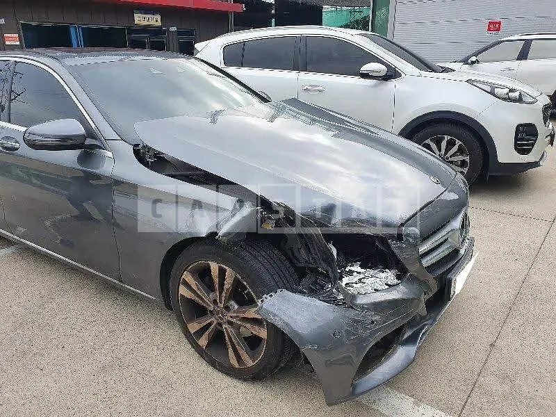 Photo 2 of 18: 2018 Mercedes-Benz C220 d, VIN WDDWF0EB2JR369464 — Korean insurance auction