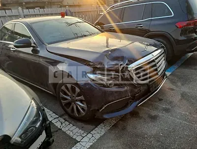Photo 1 of 34: 2020 Mercedes-Benz E220d 4Matic, VIN W1KZF0FB9LA820838 — Korean insurance auction