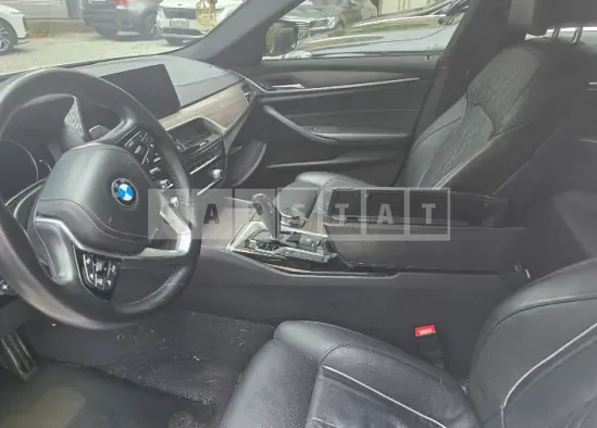 Photo 2 of 21: 2017 BMW 520d xDrive — Korean insurance auction