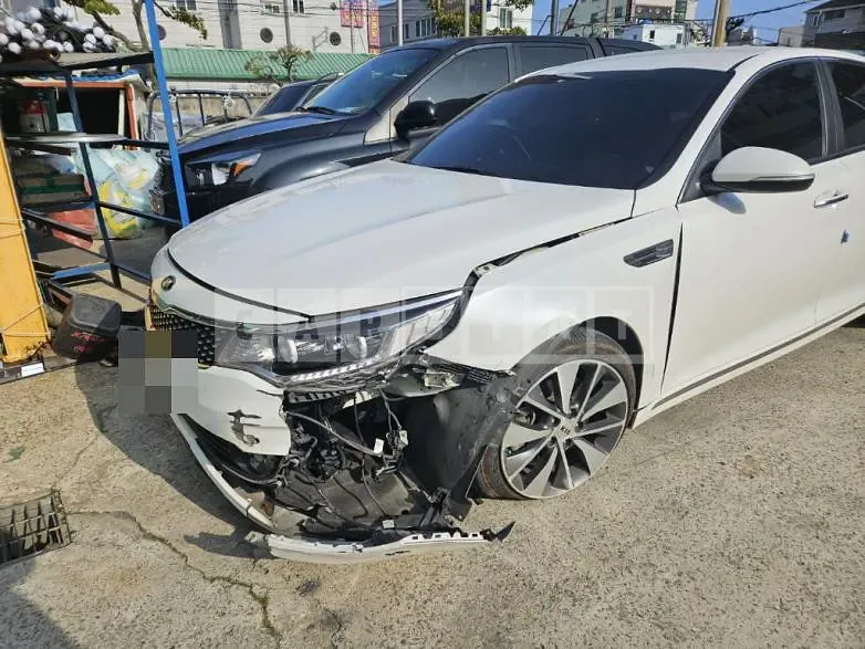 Photo 2 of 9: 2015 Kia K5 2.0 — Korean insurance auction