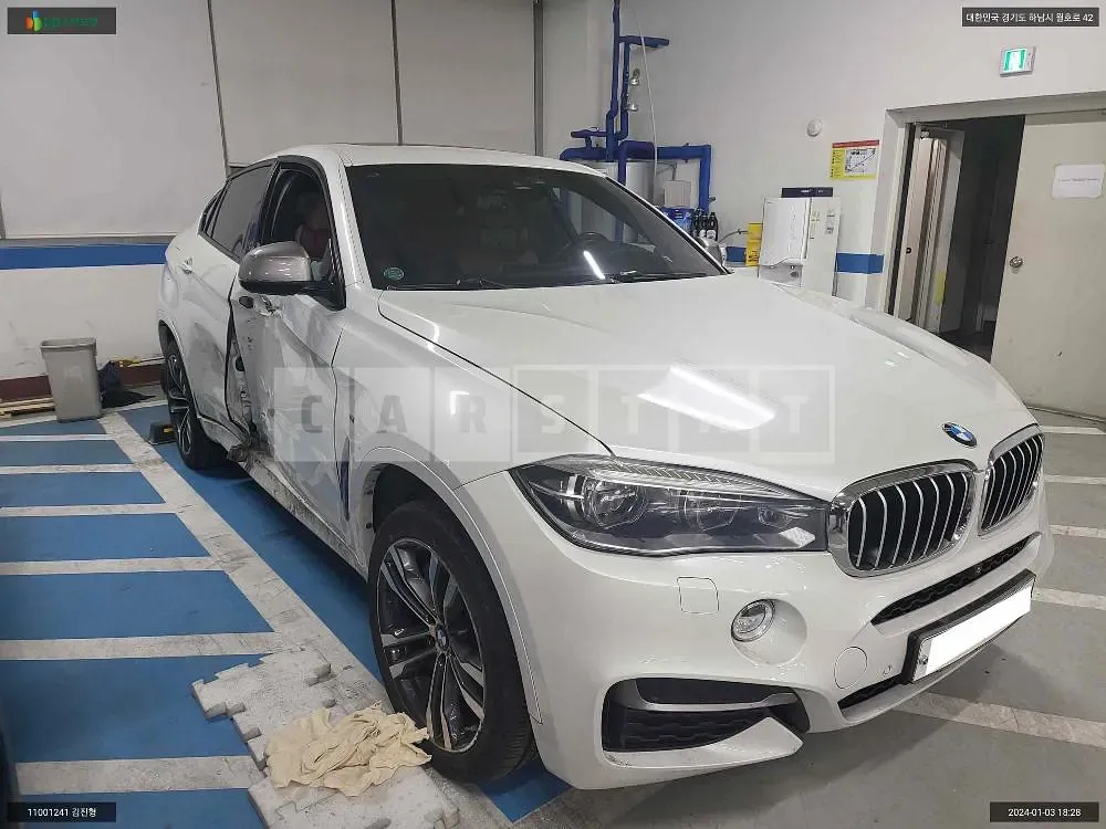 Photo 2 of 12: 2015 BMW X6 M50d, VIN WBAKV6101F0R46240 — Korean insurance auction
