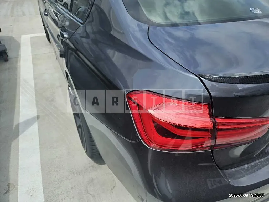 Photo 2 of 41: 2017 BMW 330i — Korean insurance auction
