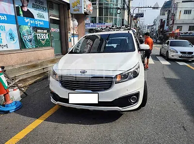 Photo 1 of 40: 2015 Kia Carnival, VIN KNAMC81ABFS078381 — Korean insurance auction
