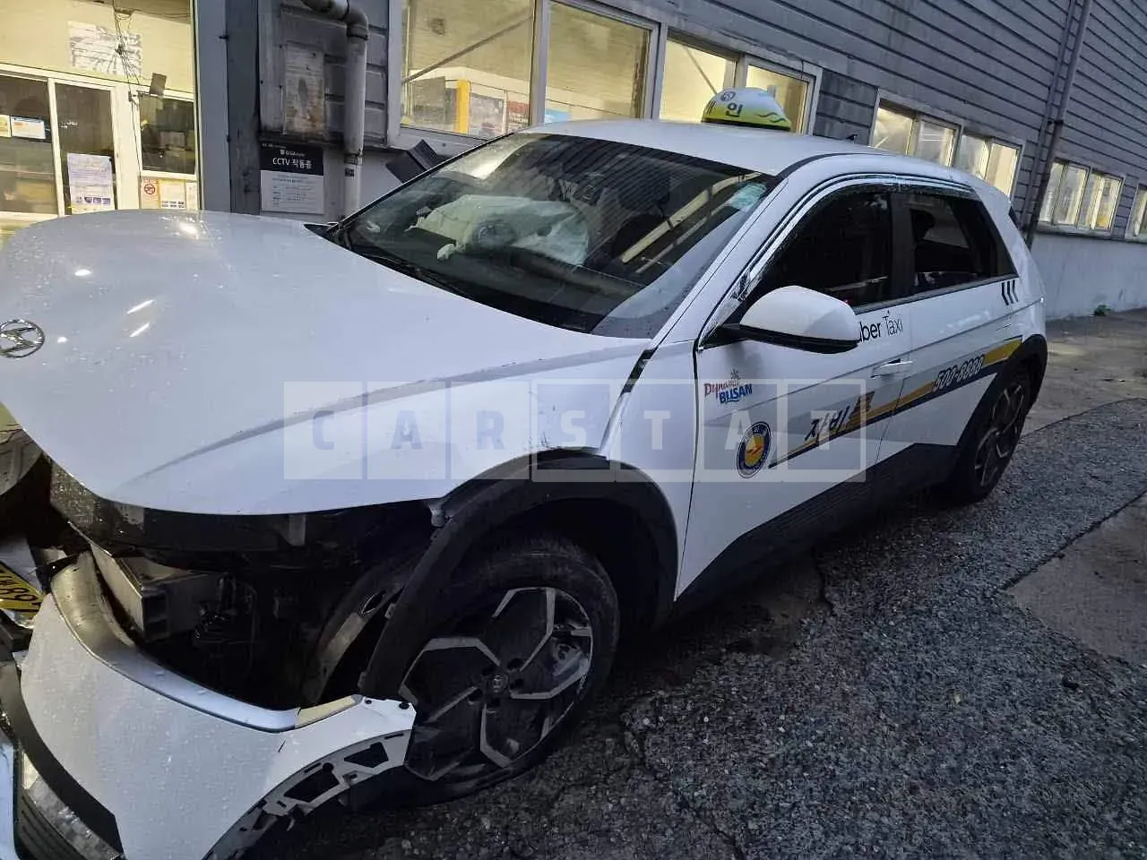 Photo 2 of 11: 2022 Hyundai IONIQ 5, VIN KMHKL81AFNU075184 — Korean insurance auction