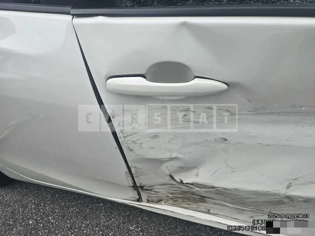 Photo 2 of 9: 2017 Toyota Prius — Korean insurance auction