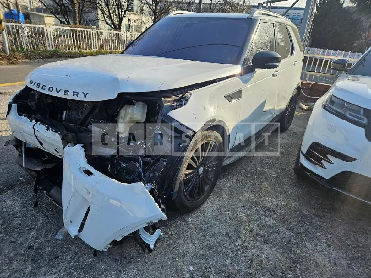 Photo 2 of 12: 2018 Land Rover Discovery TD6, VIN SALRA2BK9JA078585 — Korean insurance auction