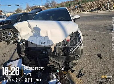 Photo 1 of 8: 2021 Kia K5, VIN KNAG341JBMA012892 — Korean insurance auction