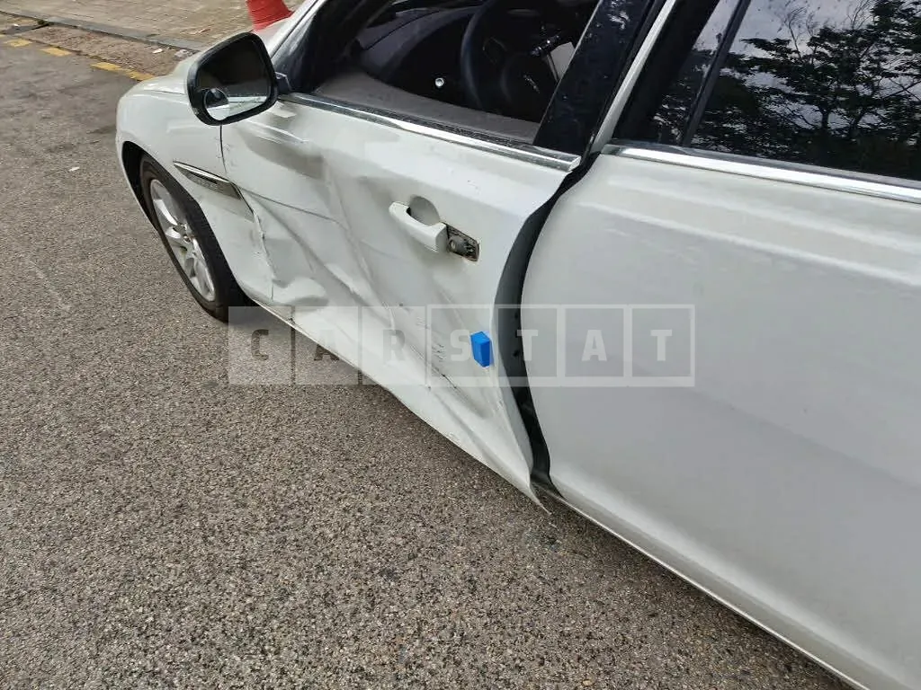 Photo 2 of 37: 2016 Jaguar XF 20d, VIN SAJBB4BN5GCY22595 — Korean insurance auction