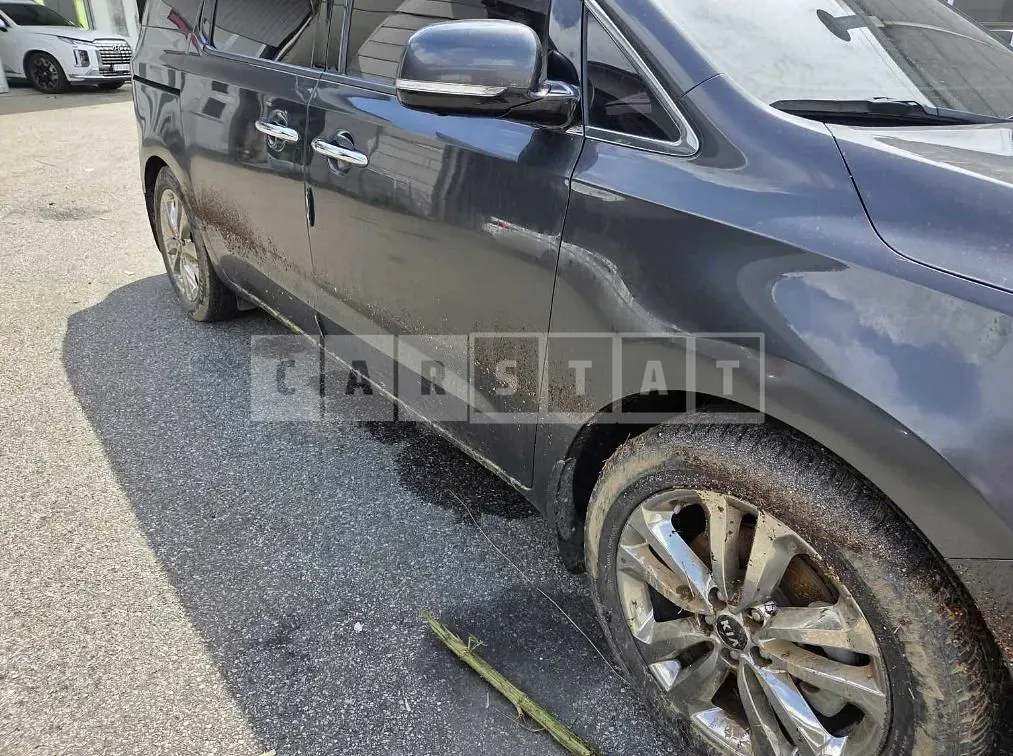 Photo 2 of 13: 2017 Kia Carnivals — Korean insurance auction
