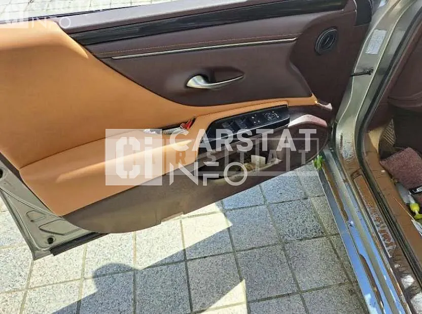 Photo 2 of 9: 2018 Lexus ES300h, VIN JTHBW1GG1J2177824 — Korean insurance auction