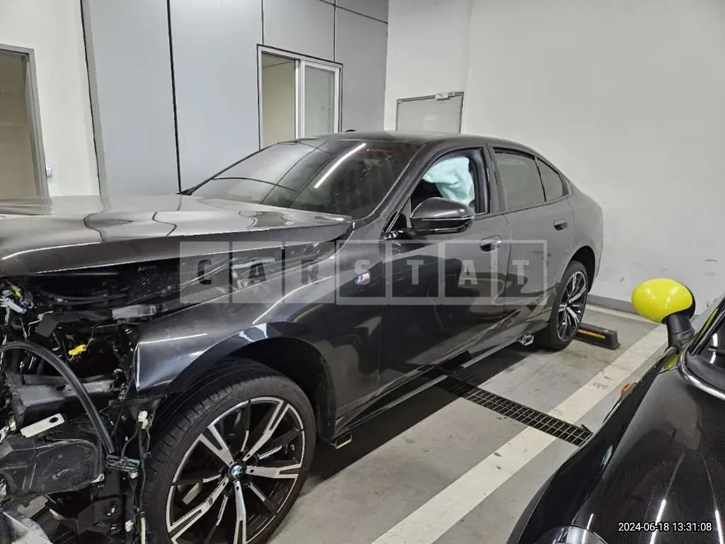 Photo 2 of 14: 2024 BMW 530i xDrive — Korean insurance auction