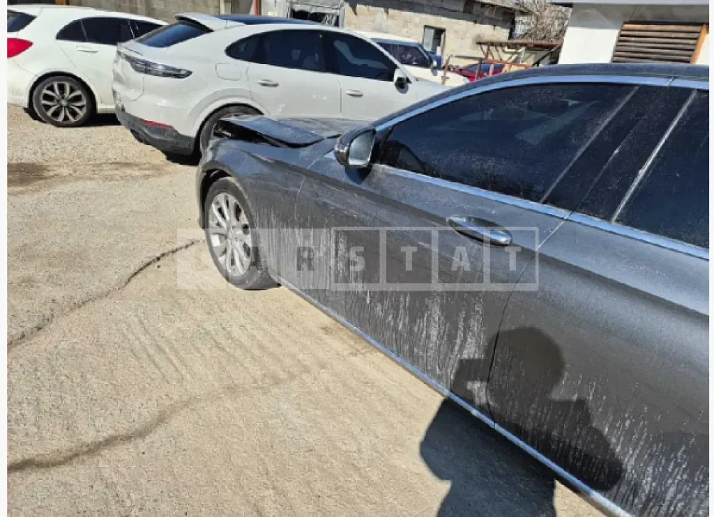 Photo 2 of 18: 2017 Mercedes-Benz E220 d — Korean insurance auction