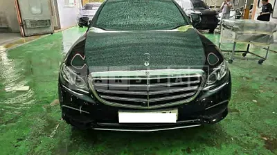 Photo 1 of 18: 2018 Mercedes-Benz E 300 — Korean insurance auction