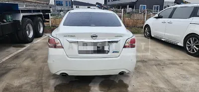 Photo 1 of 15: 2014 Nissan Altima 2.5 — Korean insurance auction