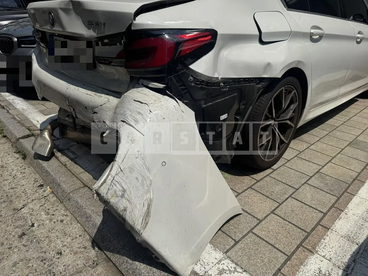 Photo 2 of 19: 2022 BMW 530i — Korean insurance auction
