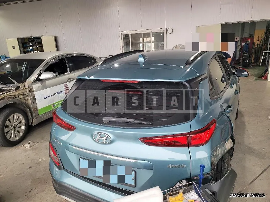 Photo 2 of 10: 2018 Hyundai Kona Electric, VIN KMHK281GFKU001118 — Korean insurance auction