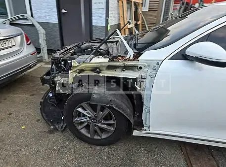 Photo 2 of 31: 2019 Kia K5 — Korean insurance auction