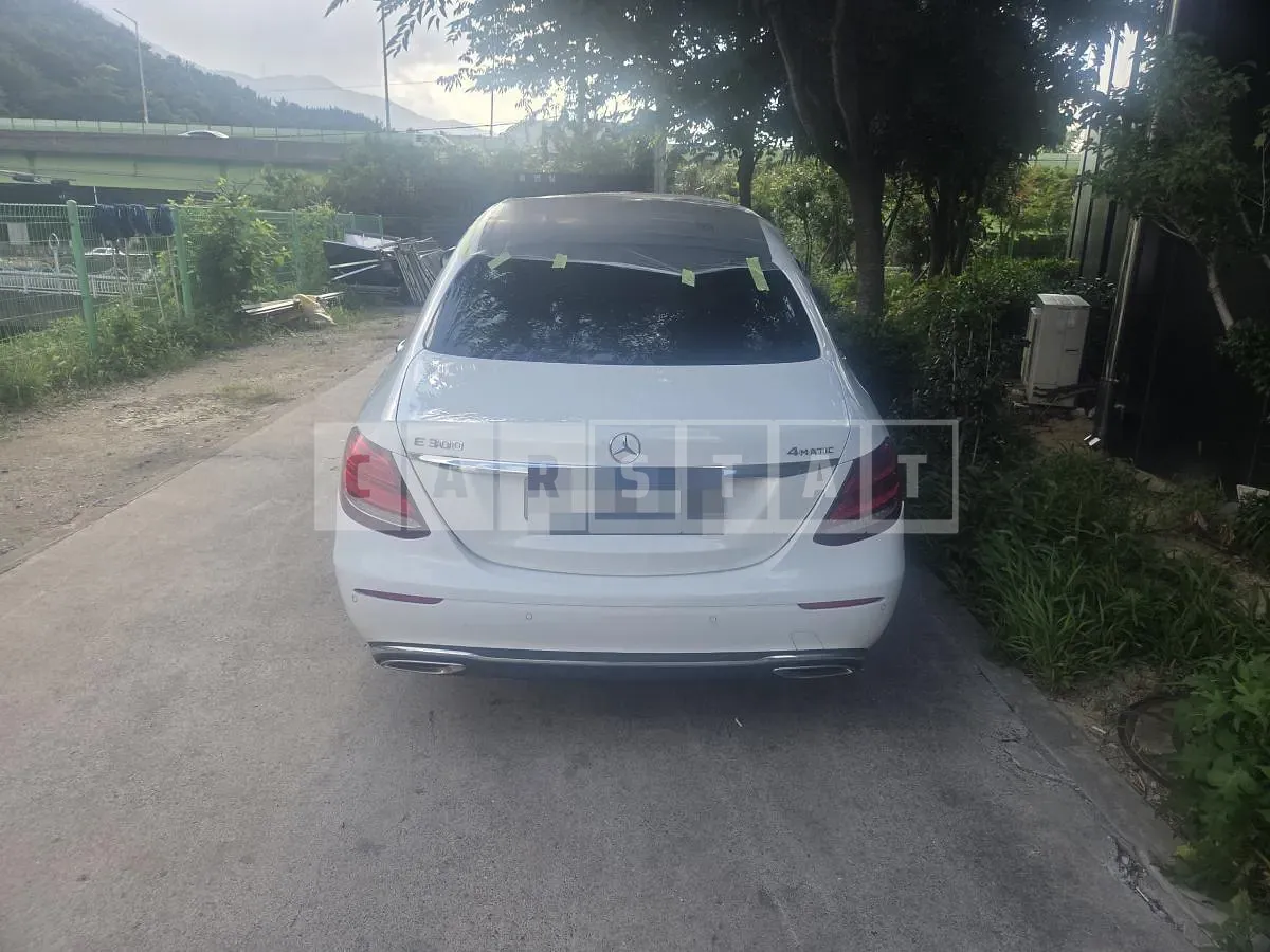 Photo 2 of 15: 2018 Mercedes-Benz E300 4Matic — Korean insurance auction