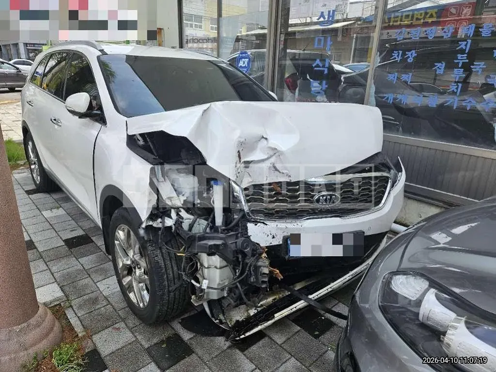 Photo 2 of 13: 2019 Kia Sorento Gasoline — Korean insurance auction