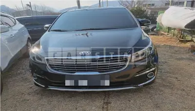Photo 1 of 15: 2015 Kia Carnivals — Korean insurance auction
