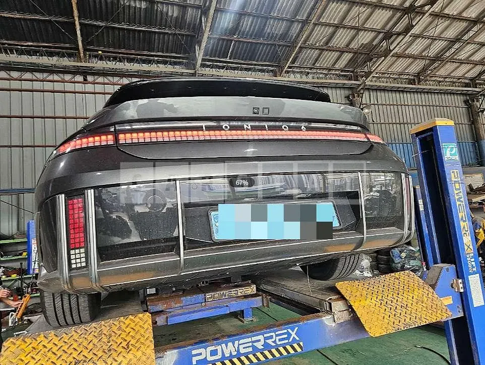 Photo 2 of 18: 2022 Hyundai IONIQ 6 — Korean insurance auction