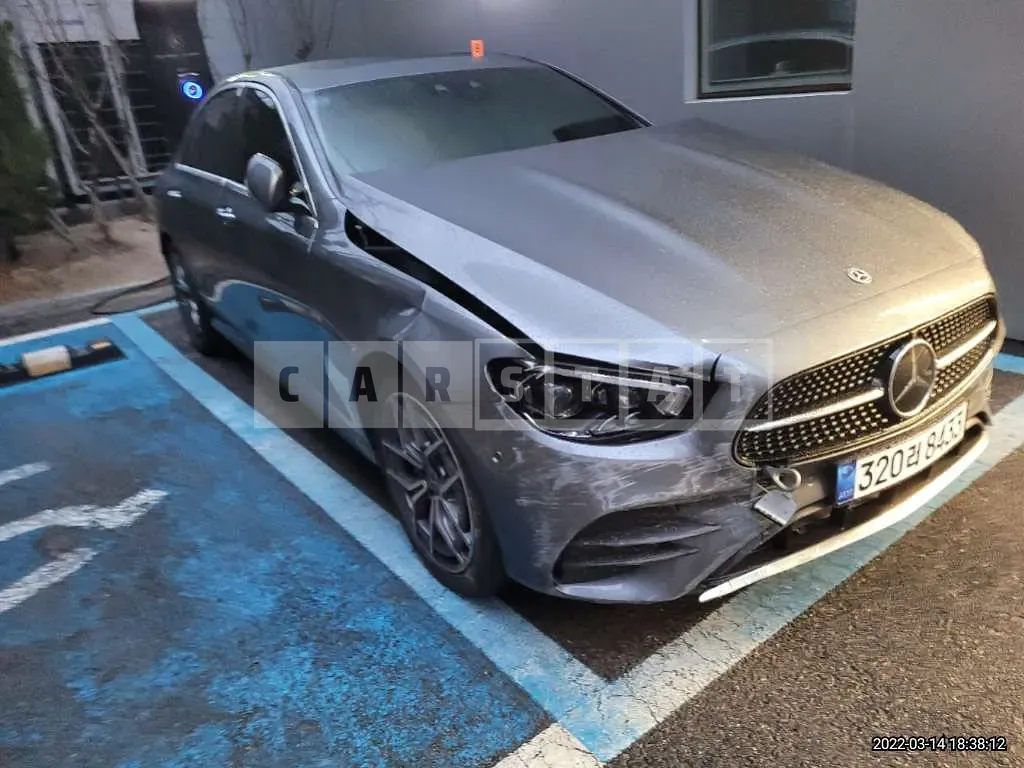 Photo 2 of 27: 2022 Mercedes-Benz E220d 4Matic, VIN W1KZF0FB1NB020418 — Korean insurance auction