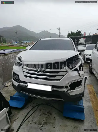 Photo 1 of 8: 2015 Hyundai Santa Fe, VIN KMHSW81UBFU431060 — Korean insurance auction