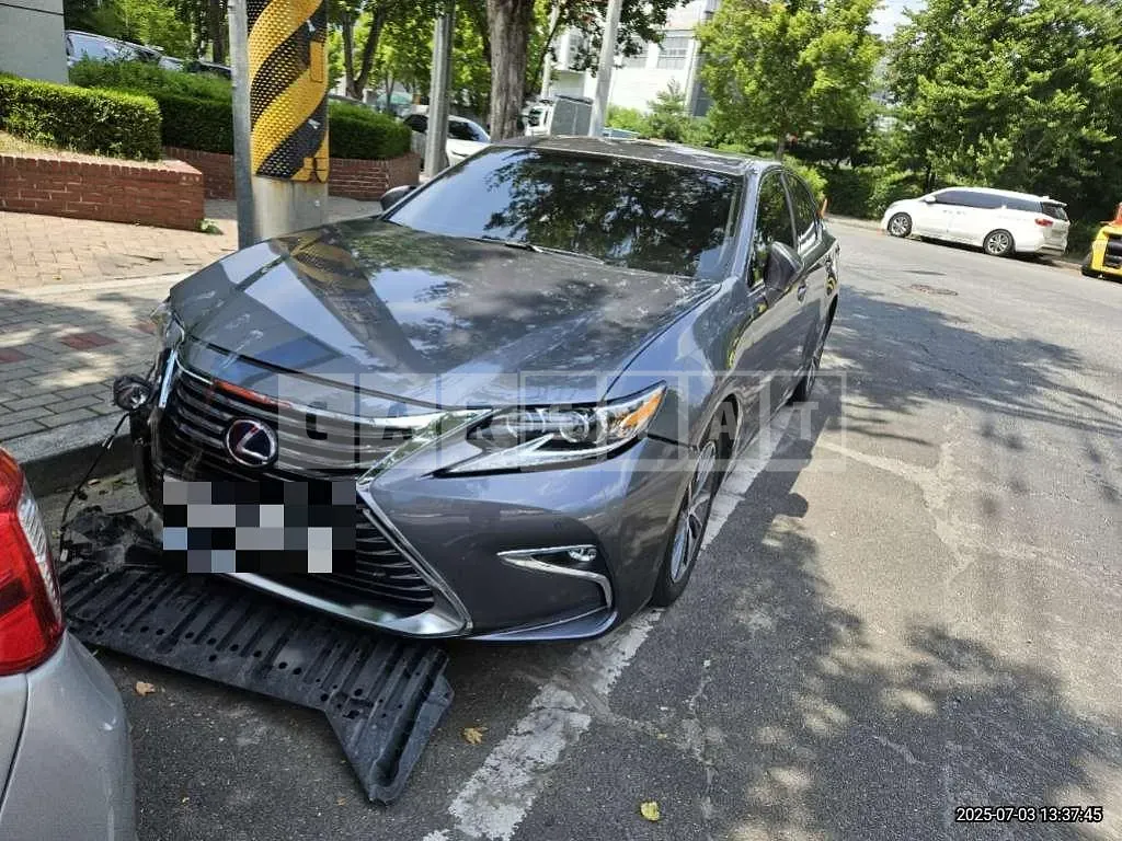 Photo 2 of 44: 2017 Lexus ES300h — Korean insurance auction
