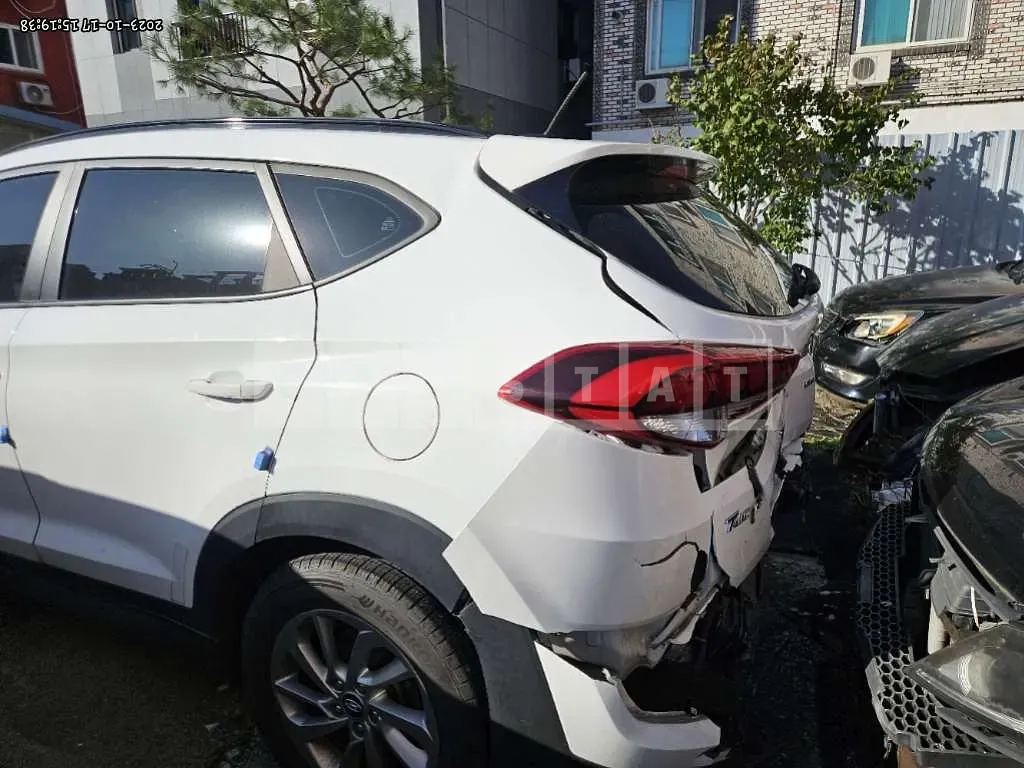 Photo 2 of 7: 2017 Hyundai Tucson, VIN KMHJ3815GHU277622 — Korean insurance auction
