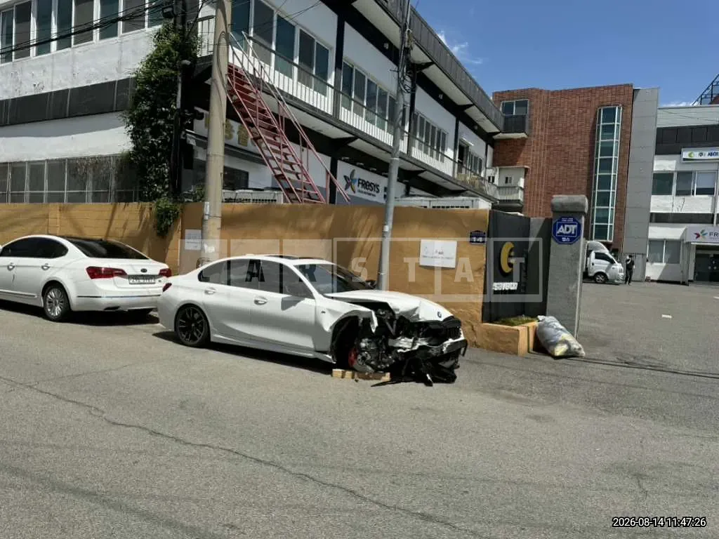 Photo 2 of 8: 2026 BMW M340i — Korean insurance auction