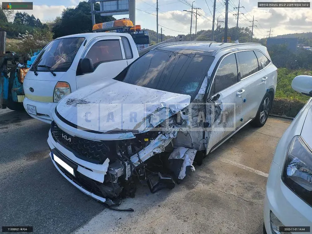 Photo 2 of 11: 2022 Kia Sorento Hybrid, VIN KNARL81GBNA098823 — Korean insurance auction