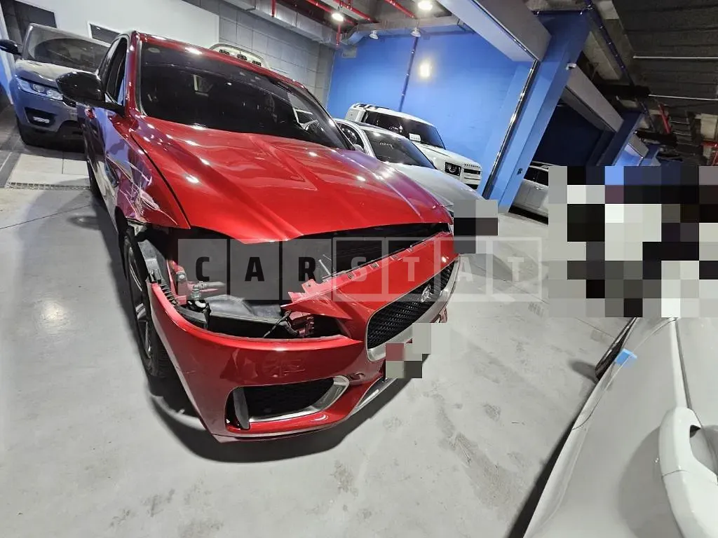 Photo 2 of 82: 2016 Jaguar F-Pace 30d, VIN SADCA2BK2HA052096 — Korean insurance auction