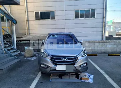 Photo 1 of 8: 2014 Hyundai Tucson ix — Korean insurance auction