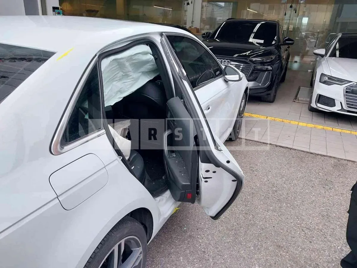 Photo 2 of 41: 2019 Audi A4 40 TFSI — Korean insurance auction