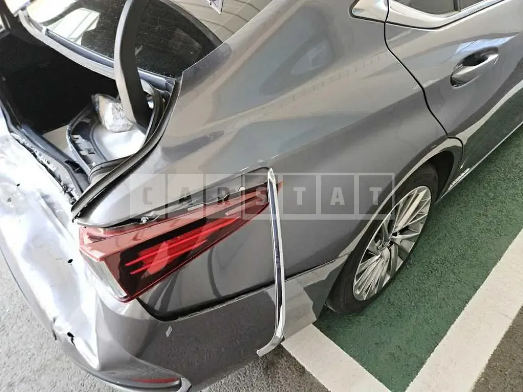 Photo 2 of 13: 2021 Lexus ES300h — Korean insurance auction