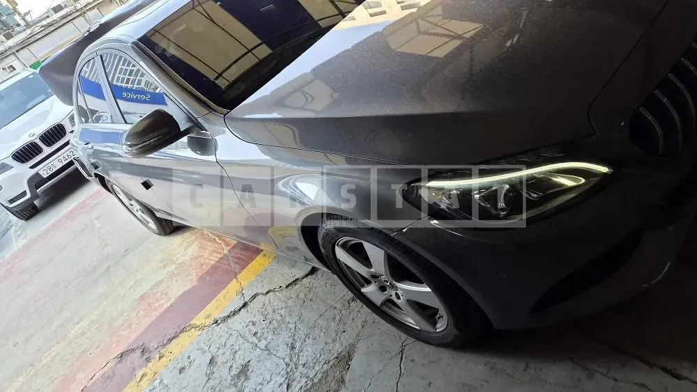 Photo 2 of 22: 2018 Mercedes-Benz C200 d, VIN WDDWF3HB2JR373253 — Korean insurance auction