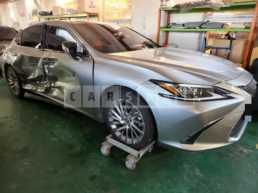 Photo 2 of 11: 2020 Lexus ES300h, VIN JTHB21BT8L2091850 — Korean insurance auction
