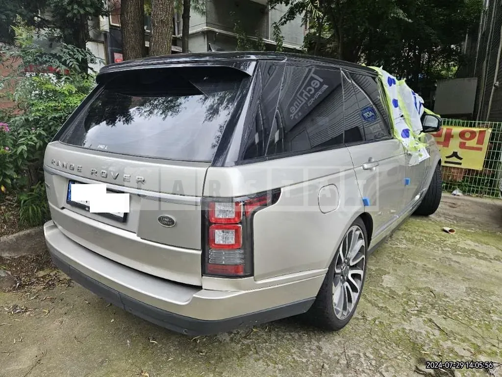 Photo 2 of 19: 2017 Land Rover Range Rover 5.0SC, VIN SALGA2FEXHA366363 — Korean insurance auction