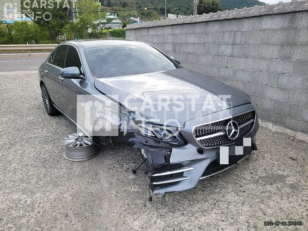 Photo 2 of 8: 2016 Mercedes-Benz E220 d — Korean insurance auction