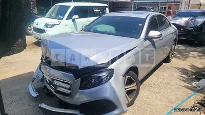 Photo 1 of 19: 2019 Mercedes-Benz E220d, VIN WDDZF0EB2KA692068 — Korean insurance auction