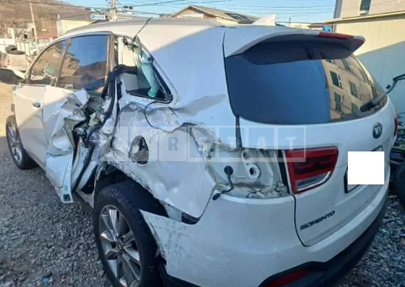 Photo 2 of 16: 2017 Kia Sorento, VIN KNAPS81ABHA270800 — Korean insurance auction